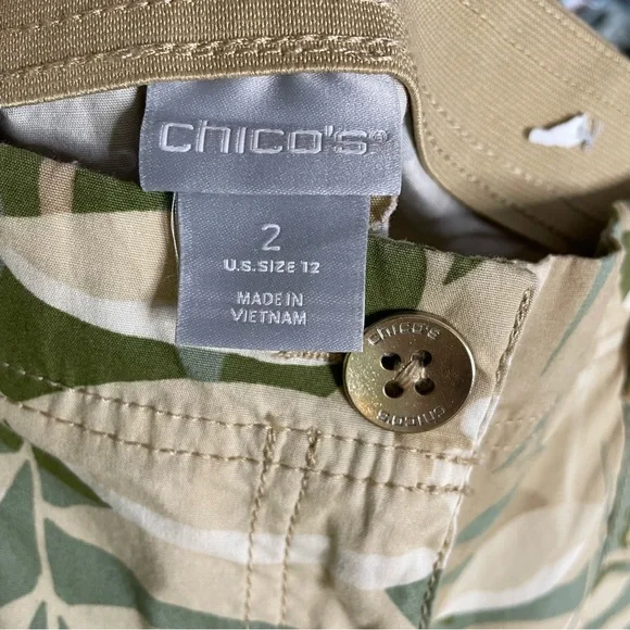 Chico’s Foliage Green Print Cargo Shorts - Picture 7 of 8